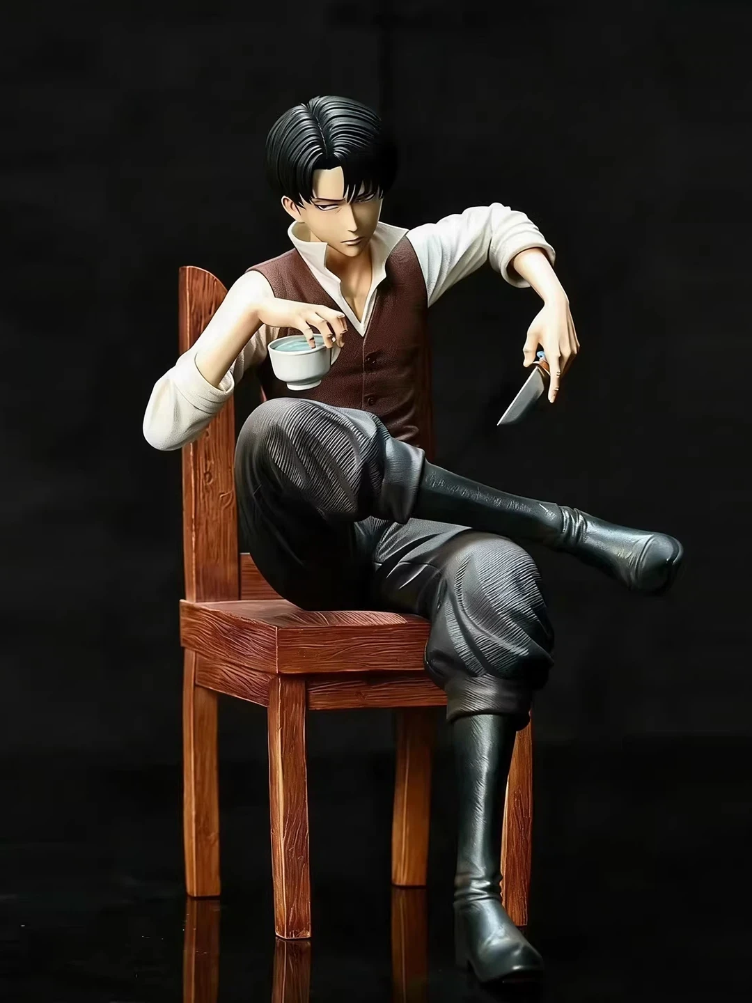Levi Ackerman Sitting Pose GK Figure Anime Statue - Desktop Decoration Collectible