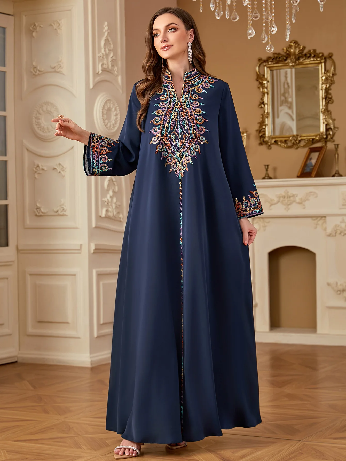 جلابية كحلي بتطريز شرقي ملون