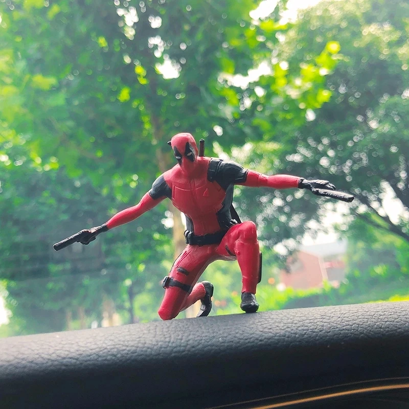 Ornements de voiture Deadpool Personnalité Décoration de voiture Figurine  d'action Modèle assis Anime Mini poupée Décoration de voiture Accessoires  de voiture (Nom de la couleur : transparent) : : Auto