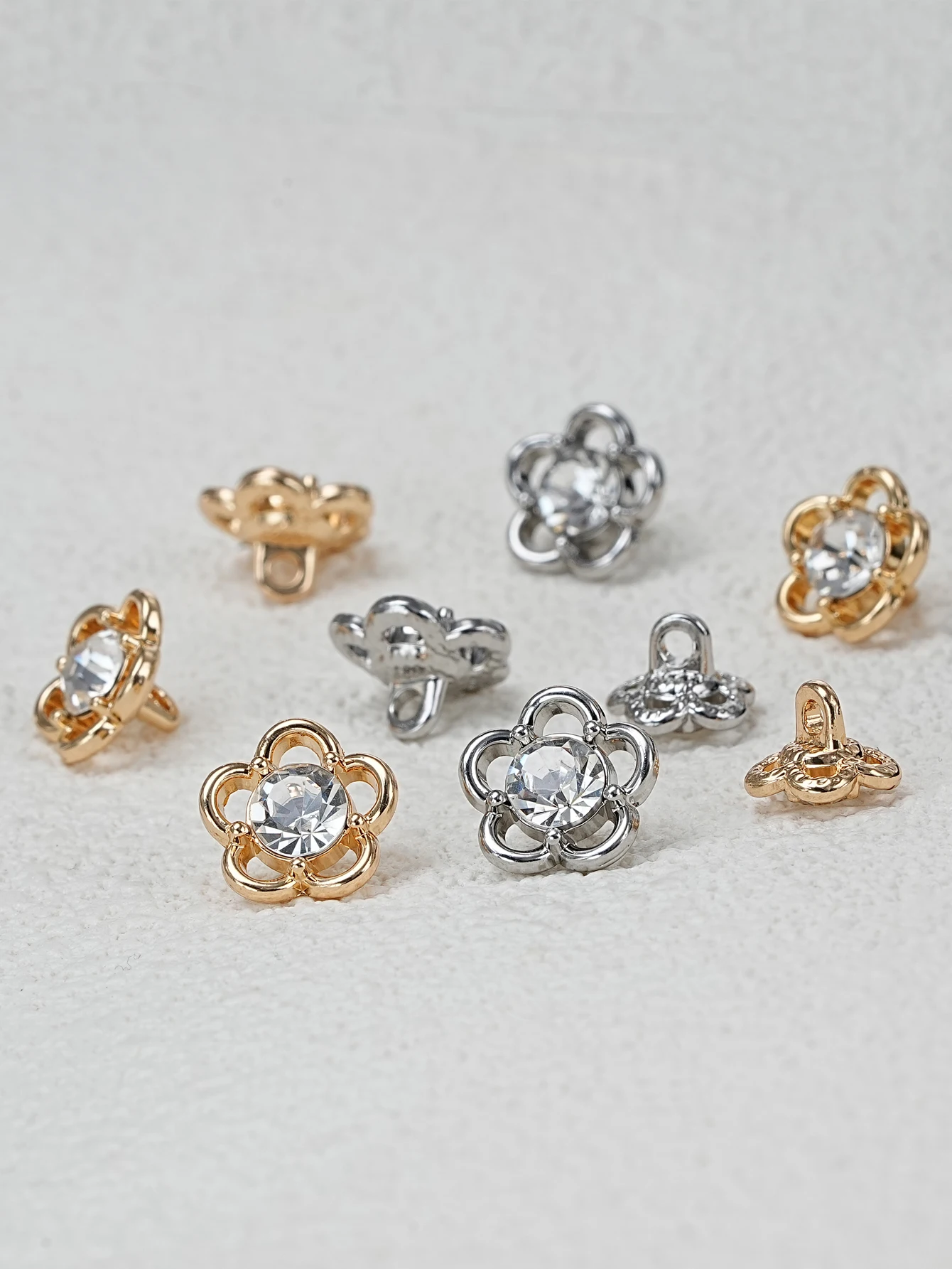 20Pcs Beautiful Gold /Silver Color Shank Buttons Z..
