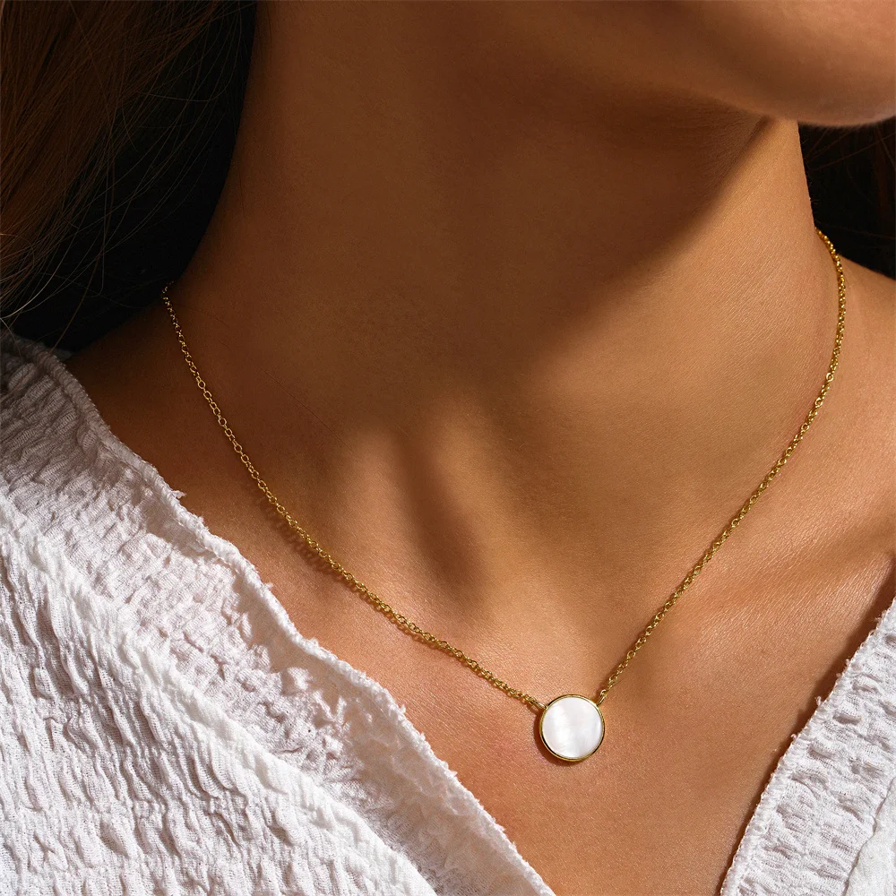 

CANNER Glossy Disc White Seashell Necklace S925 Sterling Silver Niche Design Temperament Simple Clavicle Chain Versatile Jewelry