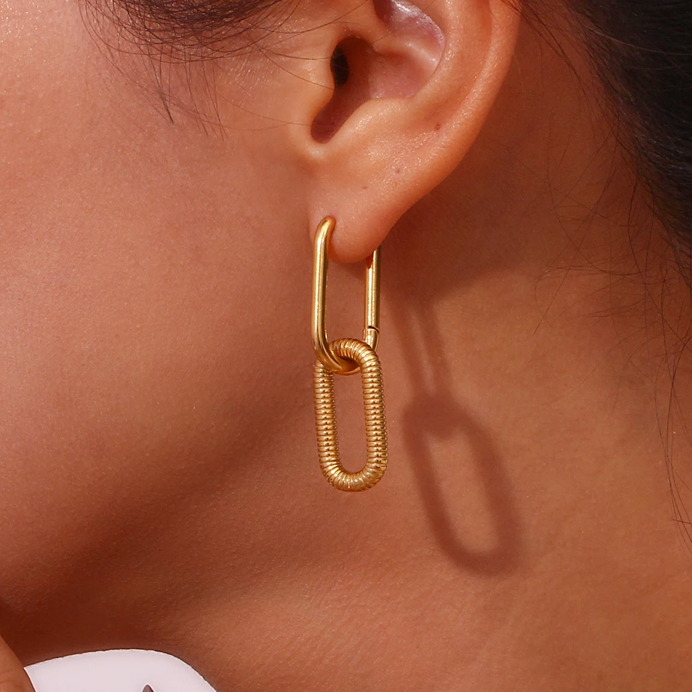 Boucles d’oreilles acier noir chaînes & croix – Style rock élégant