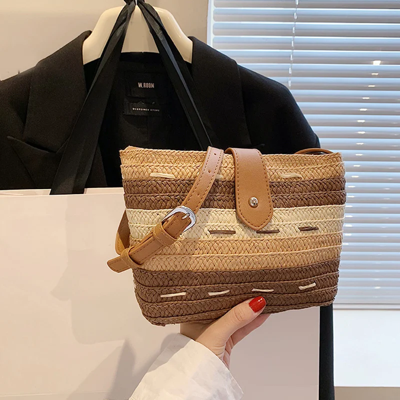 Summer Beach Woven Crossbody Bag Straw Weaving Shoulder Bag Raffia Handbag Boho Rattan Hand-Woven Travel Satchel Bag