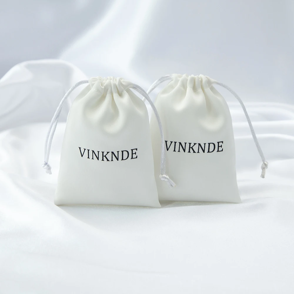 100pcs Custom Logo Name White Silk Jewelry Small Gift Bags Satin Drawstring Packaging Pouch Wedding Favors For Guests Candy Bag 100pcs wedding candy gift bags lip stick cosmetic wig chocalate packing pouch 5x7 7x9 9x12 10x15 100pcs lot can customized logo