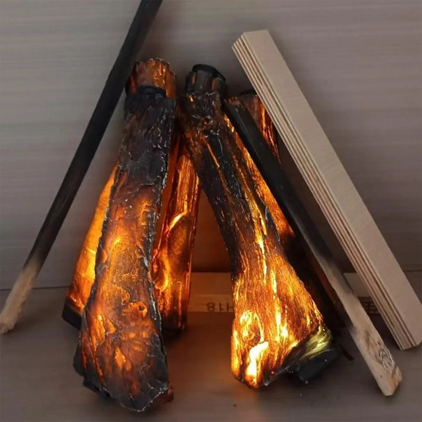 ไฟเตาผิงไร้เปลวไฟ ไฟ LED เตาผิง 3 มิติ โคมไฟถ่านพร้อมเปลวไฟไม้ที่เหมือนจริงสำหรับใช้ในบ้านและนอกบ้าน 1