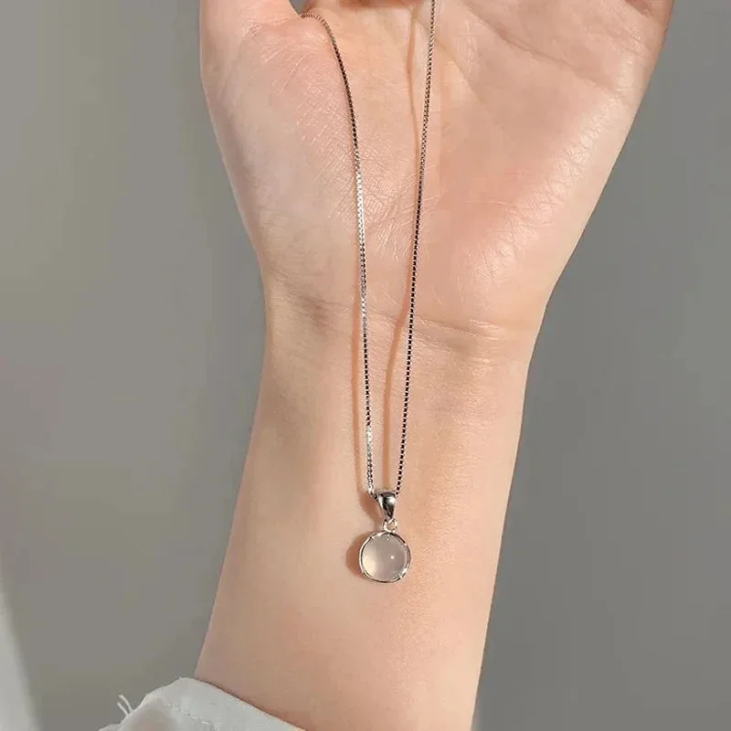 New Luxury White Plated White Round Moonstone Pendant Necklaces Women Fashion Jewelry Choker Clavicle Chain Short Charm Necklace