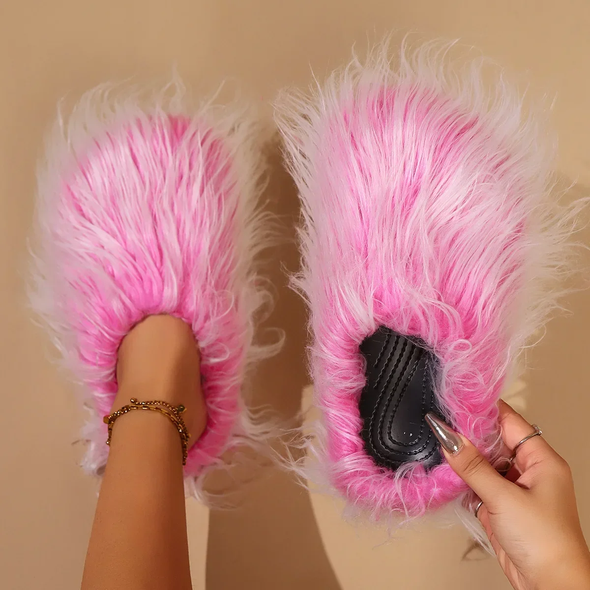 thumbnail image 1 of Pantuflas de piel de color versátil con borlas de felpa transfronterizas para viajeros para hombres y mujeres, pantuflas de otoño e invierno Y2K Millennium, 1 of 1