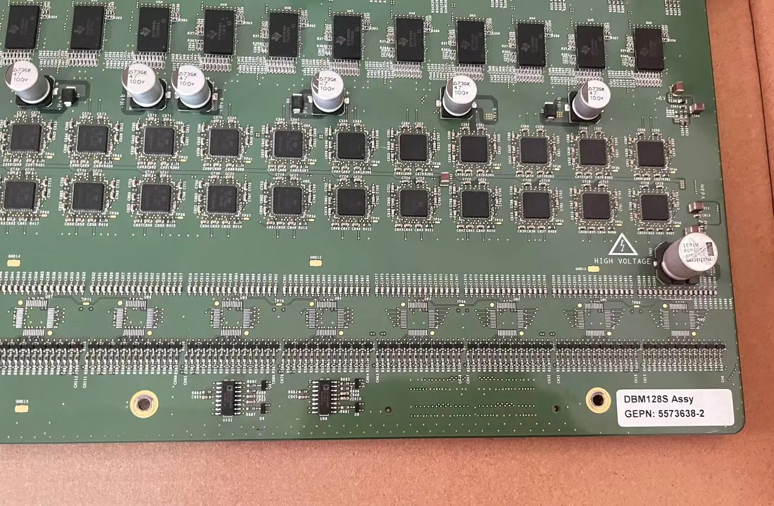 Рисунок 2 - Канальная пластина GE DBM128S для Voluson S8