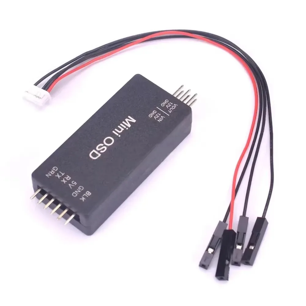 Vue d'ensemble de la carte Mini OSD pour APM et Pixhawk avec câbles de liaison et antenne télémétrie.