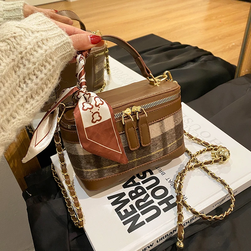 

High quality PU fabric scarves decorated with checkered patterns for fashionable women's crossbody handbag