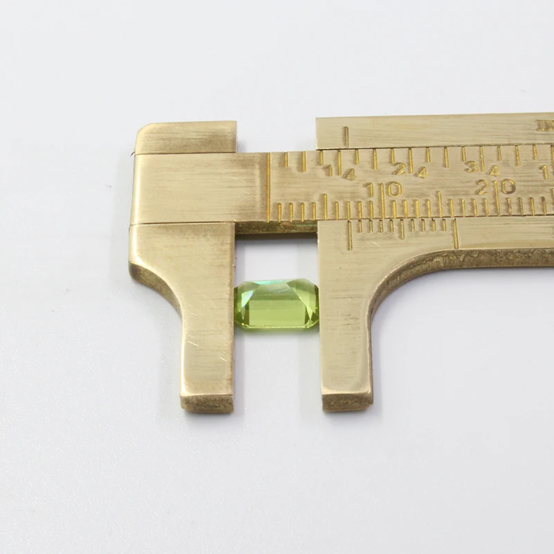 Loose Peridot Gemstone Oval Cut VVS grade