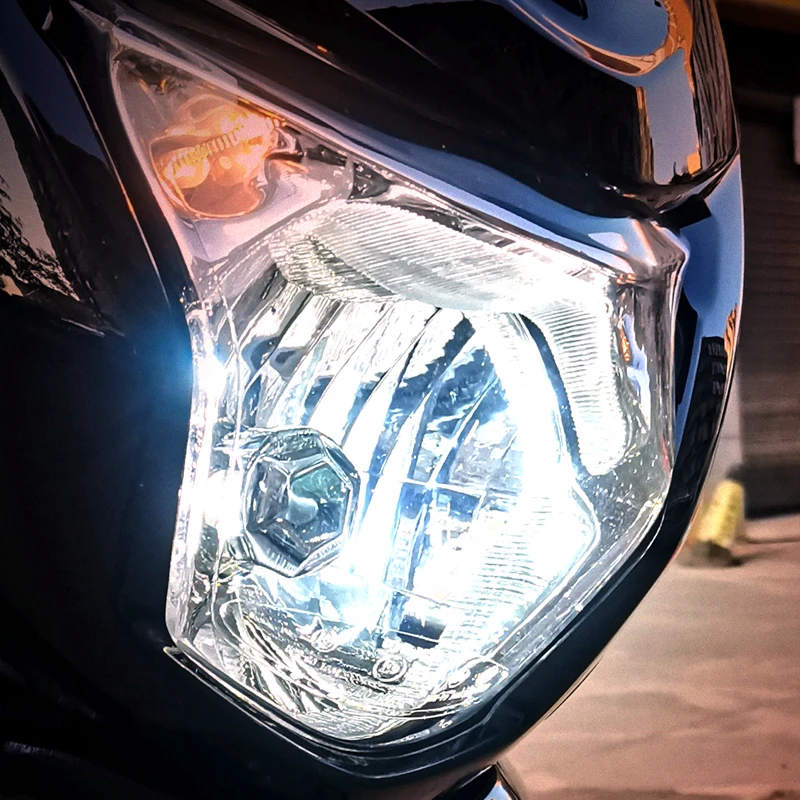 รูปสินค้า หลอดไฟ LED สีขาว 6500K สำหรับรถจักรยานยนต์ High Low Beam
