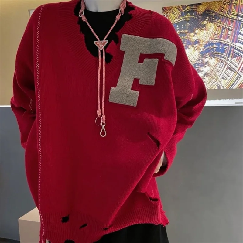 

Streetwear RAF SIMONS Badge Destruction Irregular Loose Red Knit Sweater Top Quality Mens Womens Vintage Casual Sweatshirt