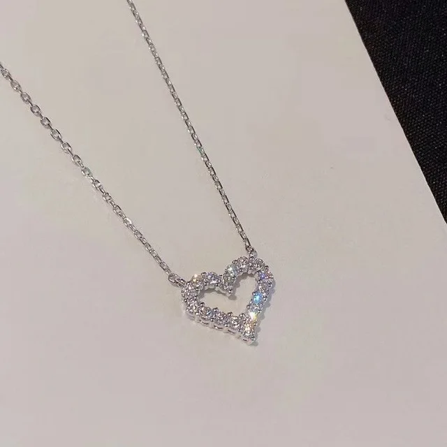 Korean Fashion Necklace for Women Heart Shaped Zircon Necklace Pendant Temperament Clavicle Chain Birthday Party Jewelry Gift