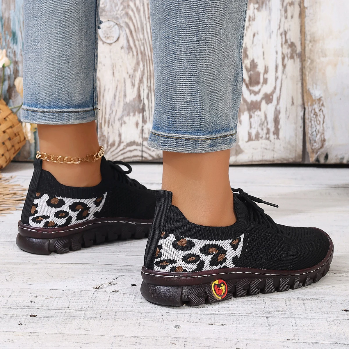 Рисунок 6 - Кроссовки женские сетчатые дышащие