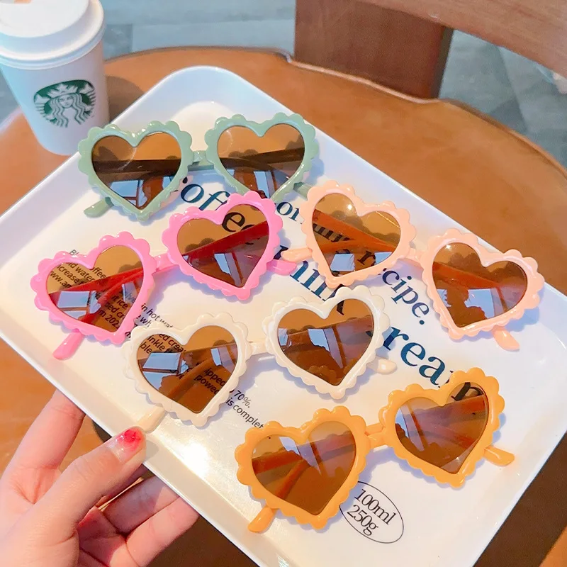 

New Trend Heart Shaped Sunglasses for Children UV400 Protection Outdoor Boys Girls Beach Sunglassese Cartoon Eyewear for Kids