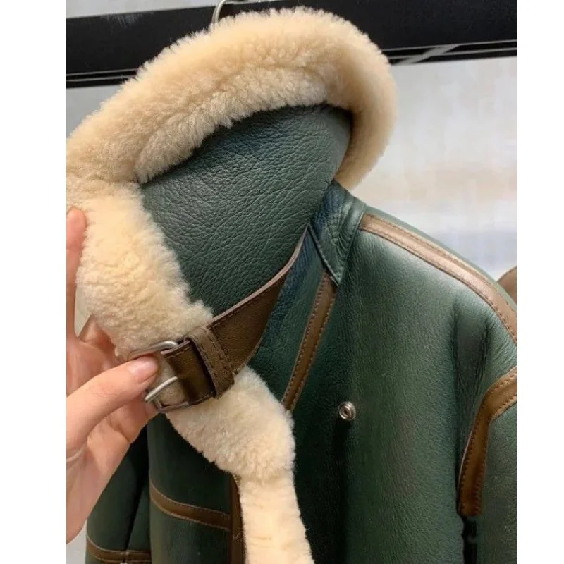 Рисунок 4 - Модная зеленая короткая куртка