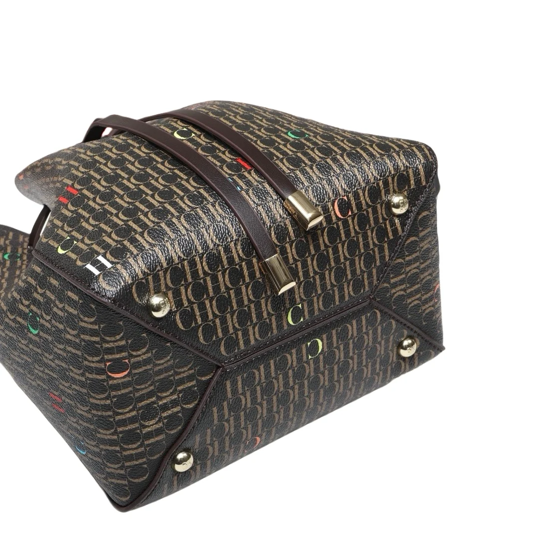 حقيبة كتف نسائية بسيطة بطباعة حروف ملونة برباط ورب...