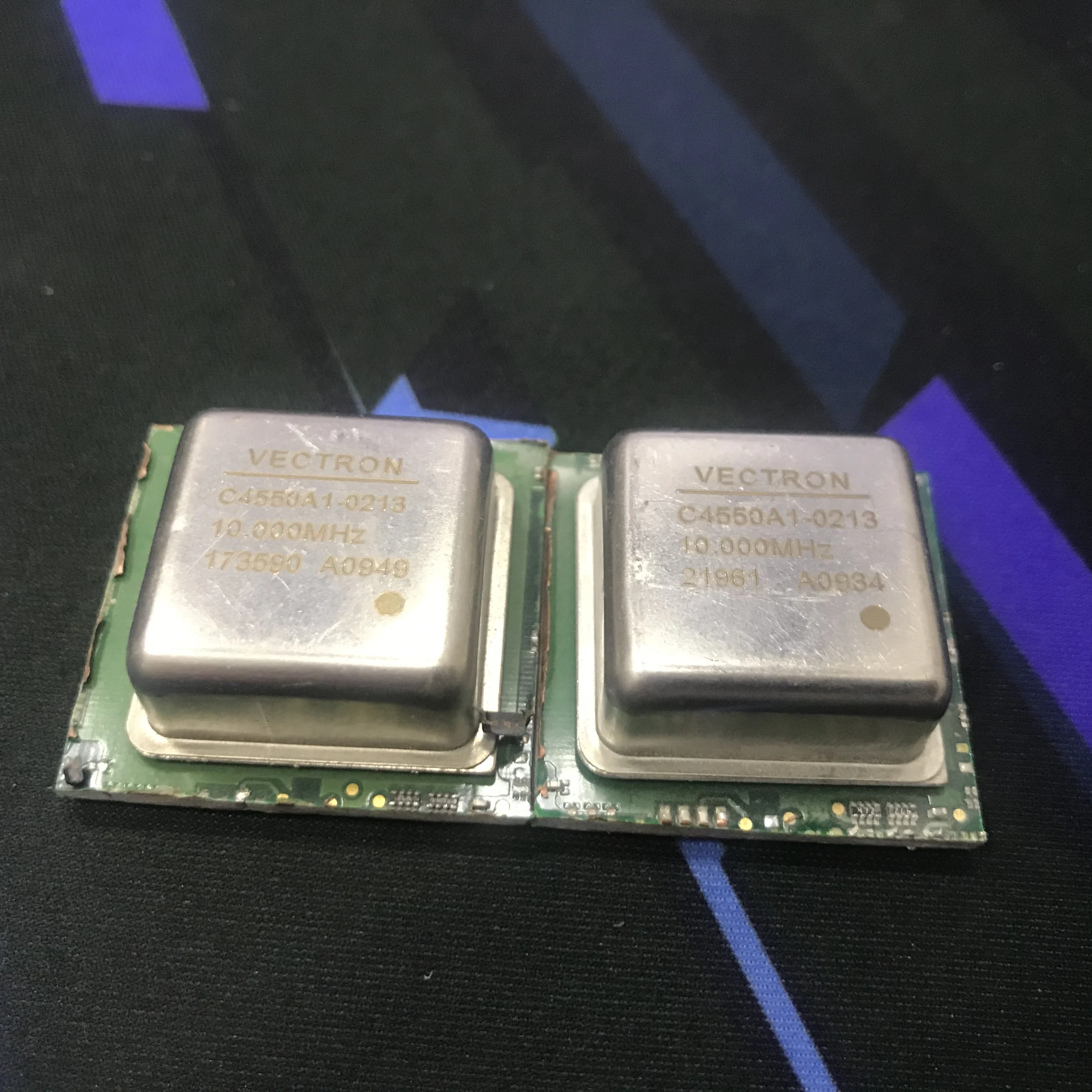 

Разборные детали VECTRON C4550A1-0213 10MHZ OCXO 5V