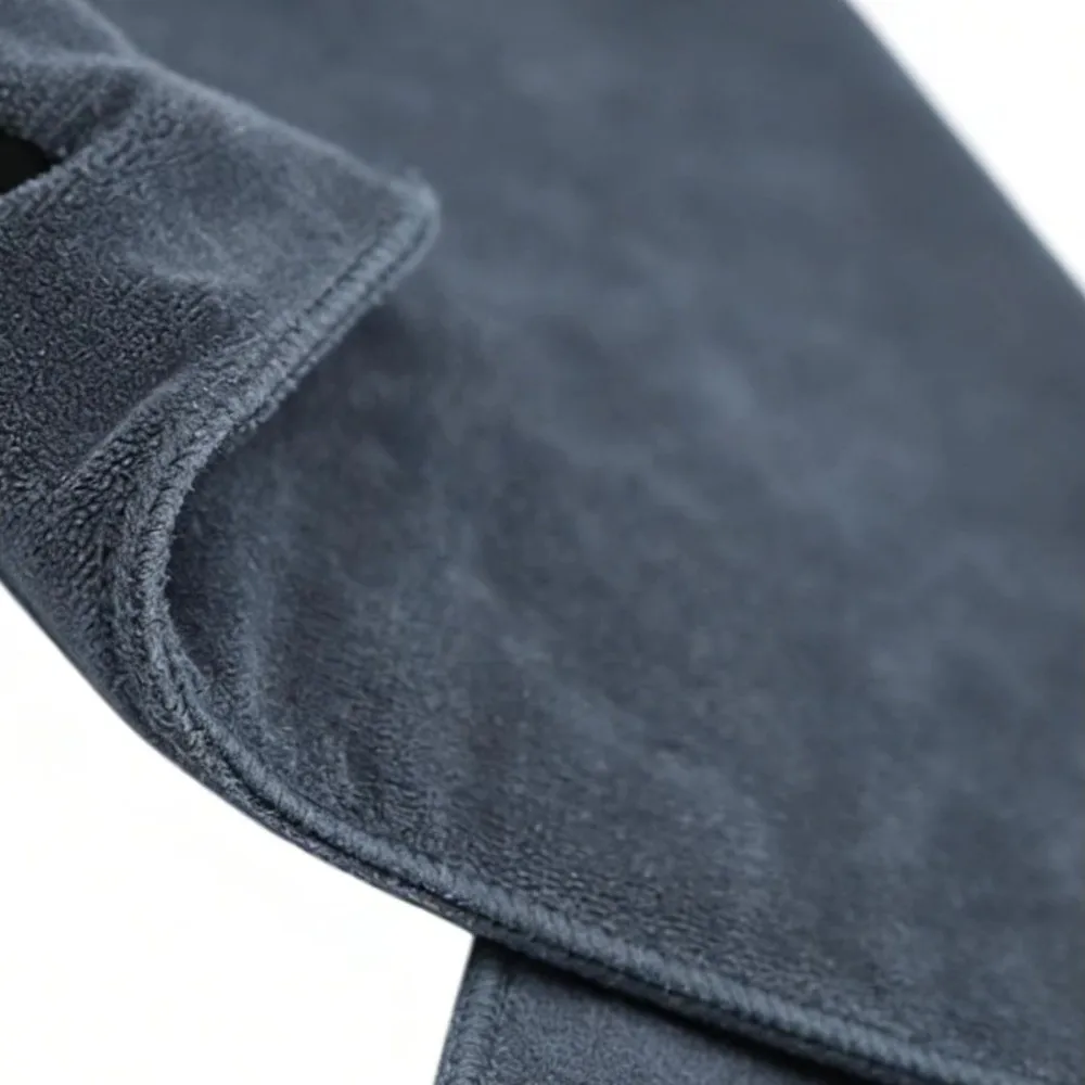 Ultra-Soft Microfiber Fitness Towel with Zipper Pocket and Non-Slip Grip