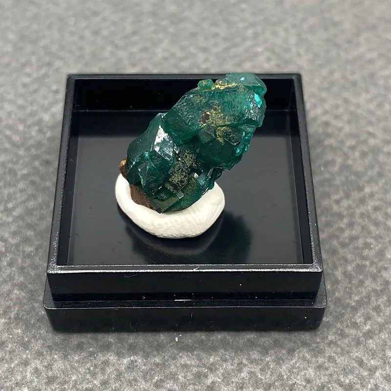 100% natural  Congo dioptase raw stone mineral specimen healing crystal gem collection +Box size：27*27*25 mm