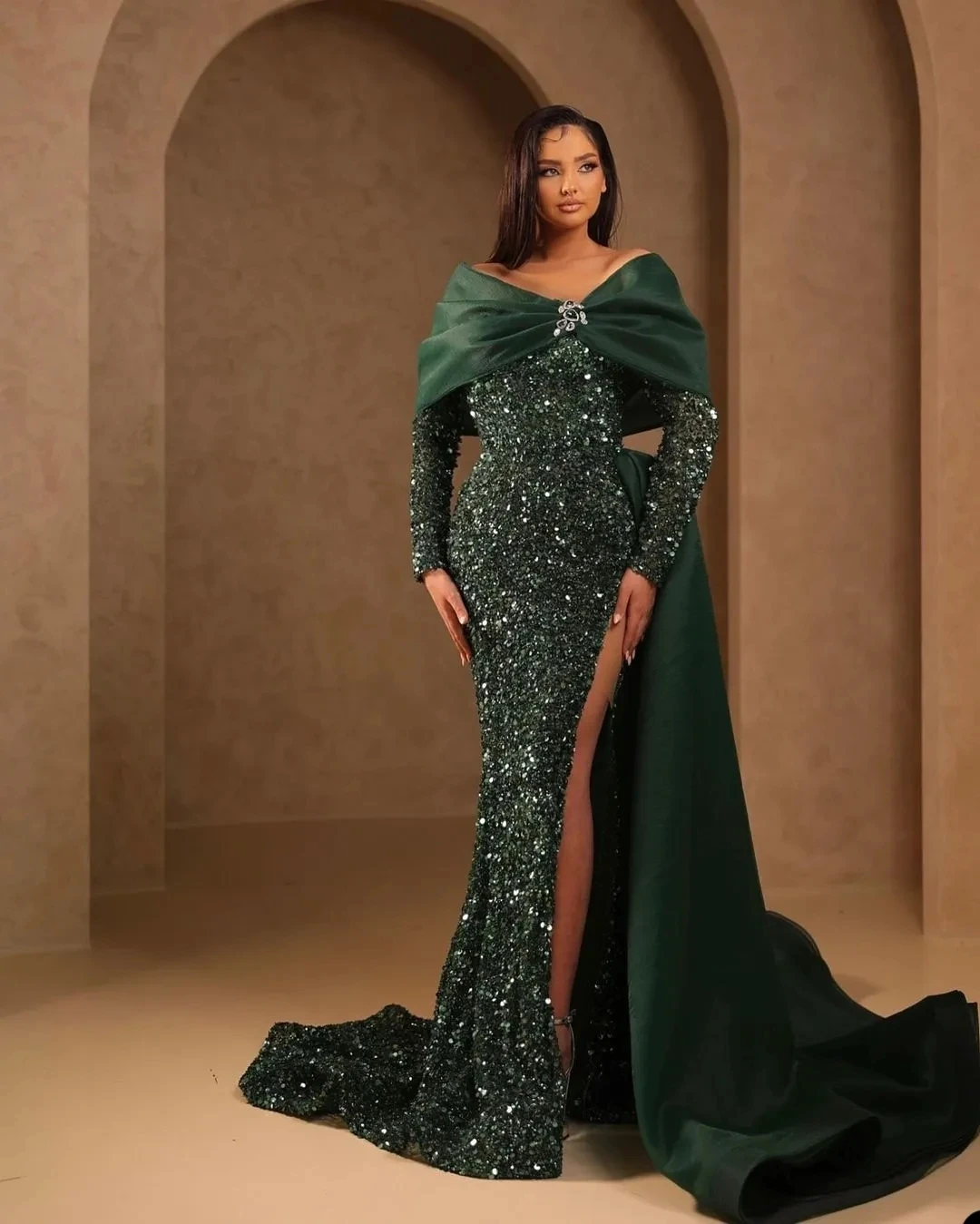 

Luxury Hunter Green Party Dresses Celebrity Side High Split Evening Dresses Sexy Sequined Prom Gown Dubai Arabic Robe De Soiree