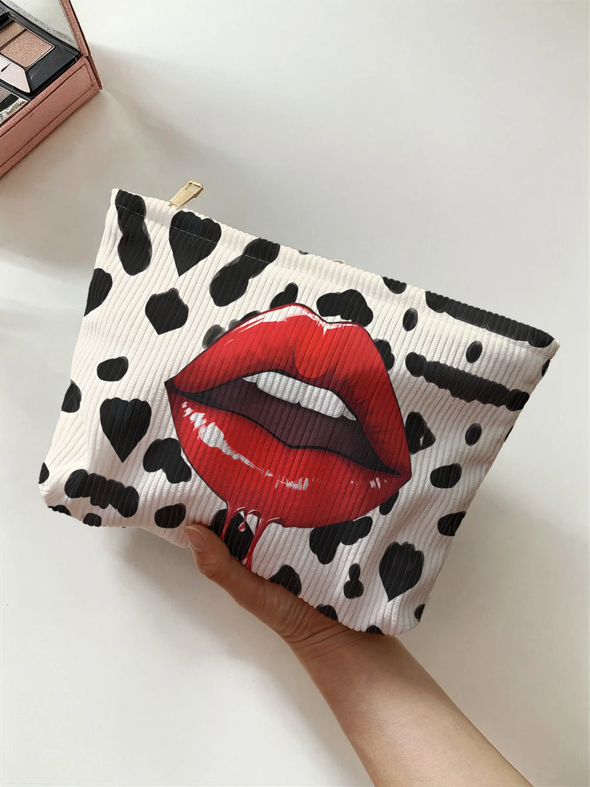 1pc，Sexy lip pattern printed corduroy zipper makeup bag, lightweight and multifunctional cosmetic storage bag
