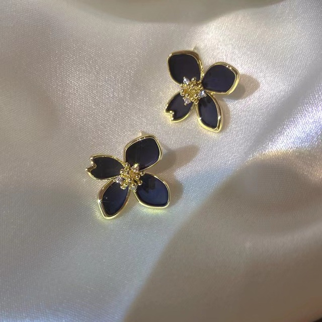 Clover Temperament Drop Earrings Four Petal Flower Zircon Pendant Earrings For Women Girl Fashion Korean Jewelry Earrings