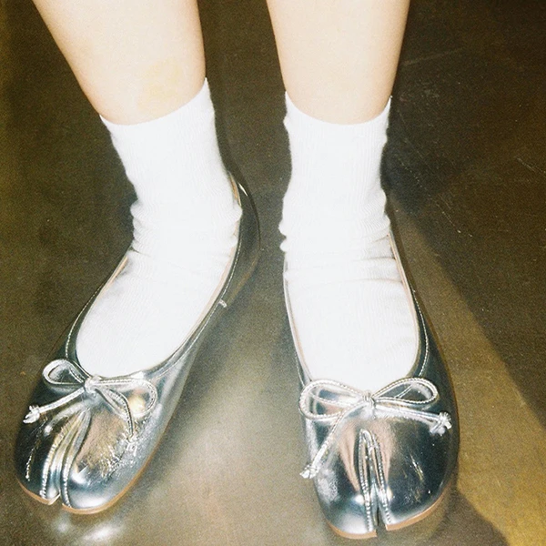 

IPPEUM Plus Size 44 Split Toe Shoes Ballet Falts Silver Leather Mary Janes For Women Summer Bow-knot Wedding Ballerina Shoes