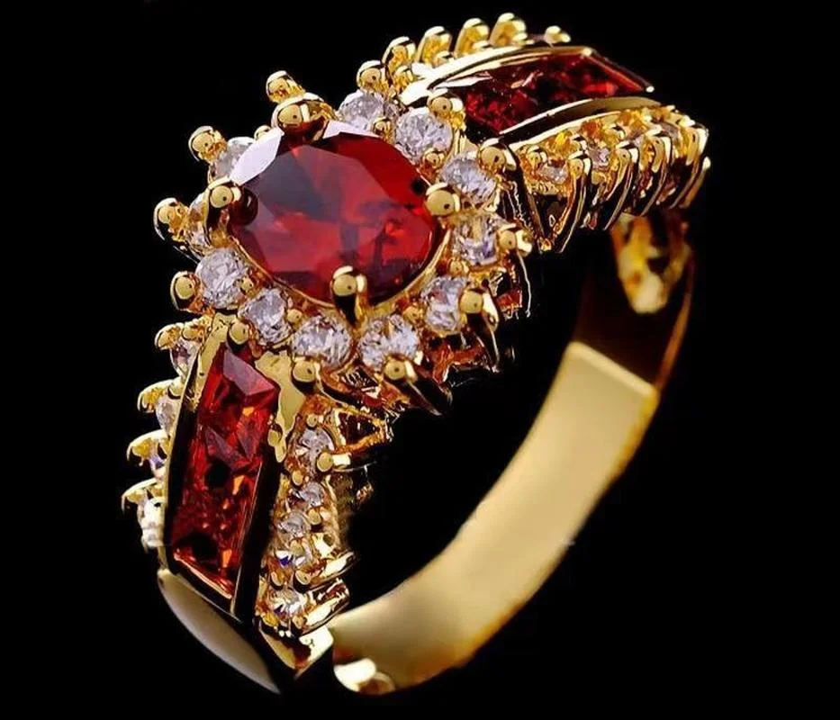 Luxurious Gold Zircon Ring for Men & Women - Image 6