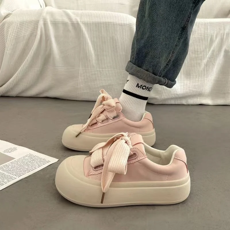 

Женские белые кроссовки, новинка весны-лета 2023, универсальная повседневная спортивная обувь в студенческом стиле, трендовые белые кроссовки