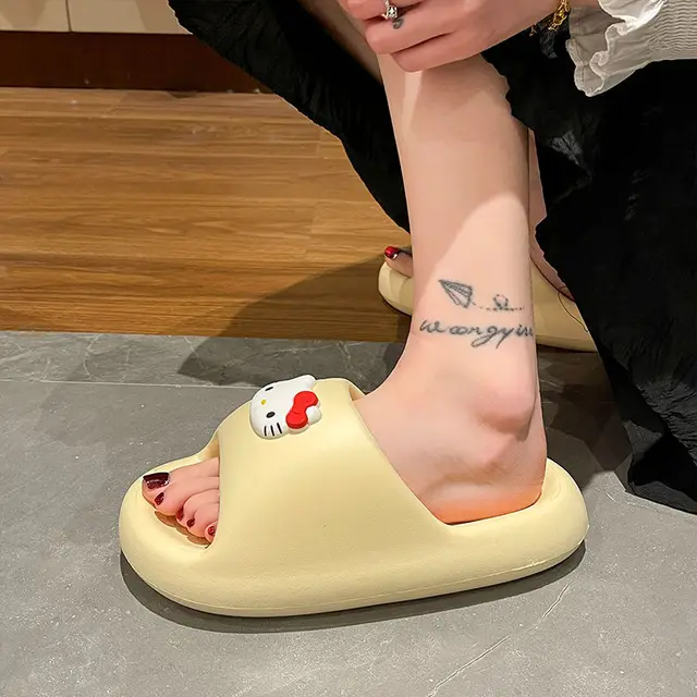 Hello Kitty Solid Slippers