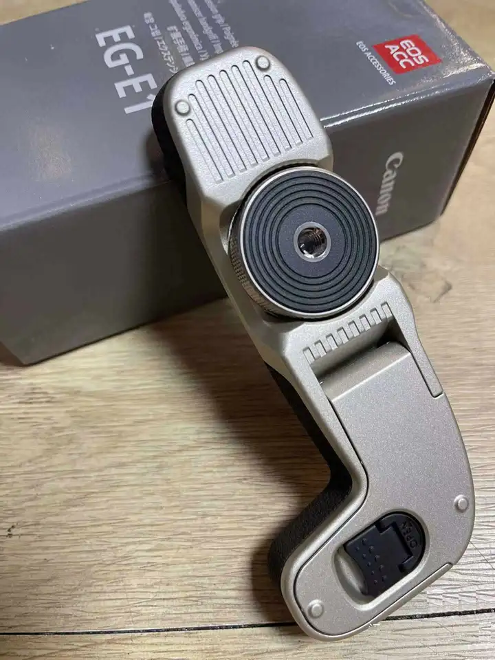 Canon EOS RPボディ ゴールドモデル エクステンショングリップ付き Canon EOS RPボディ ゴールドモデル エクステンショングリップ付き