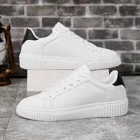 Baskets blanches décontractées pour hommes et femmes, chaussures plates à plateforme, assorties avec tout, chaussures de marche, nouvelle collection 2024 3