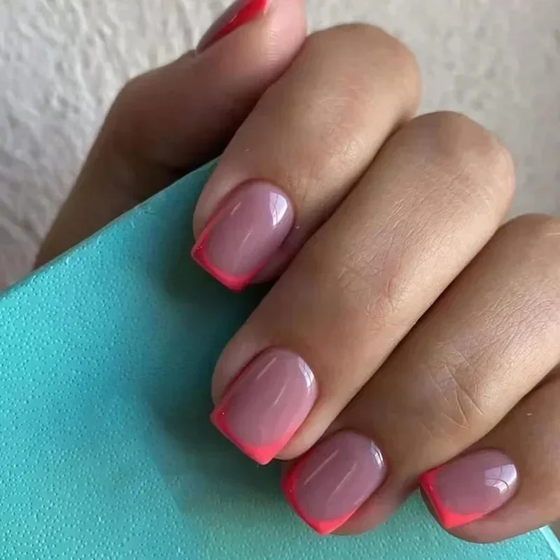 24 Stuks Nude Witte Franse Nep Nagel Korte Vierkante Nagel Tips Mode Draagbare Valse Nagels Met Lijm Eenvoudige Volledige Cover Pers Op Nagels