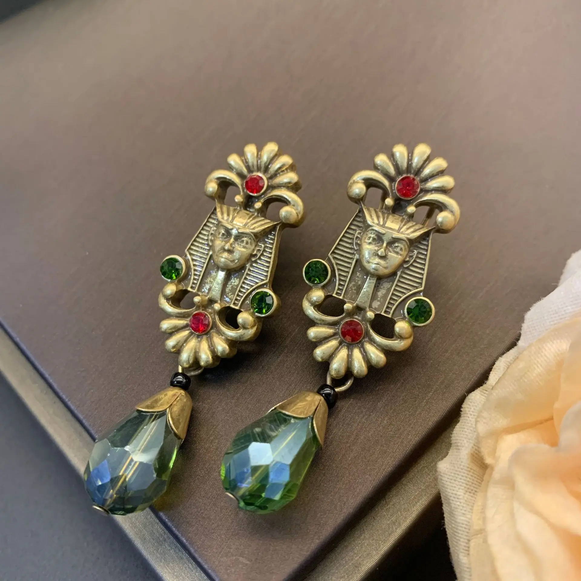 

European and American fashion vintage Egyptian pharaoh earrings