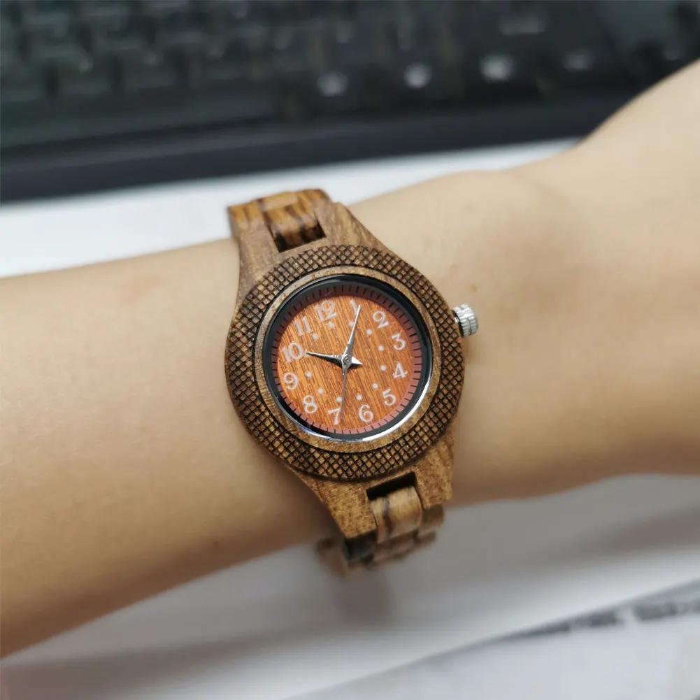 Puidust käekellad naistele | kujundav pilt e-kaubamaja pildikogust