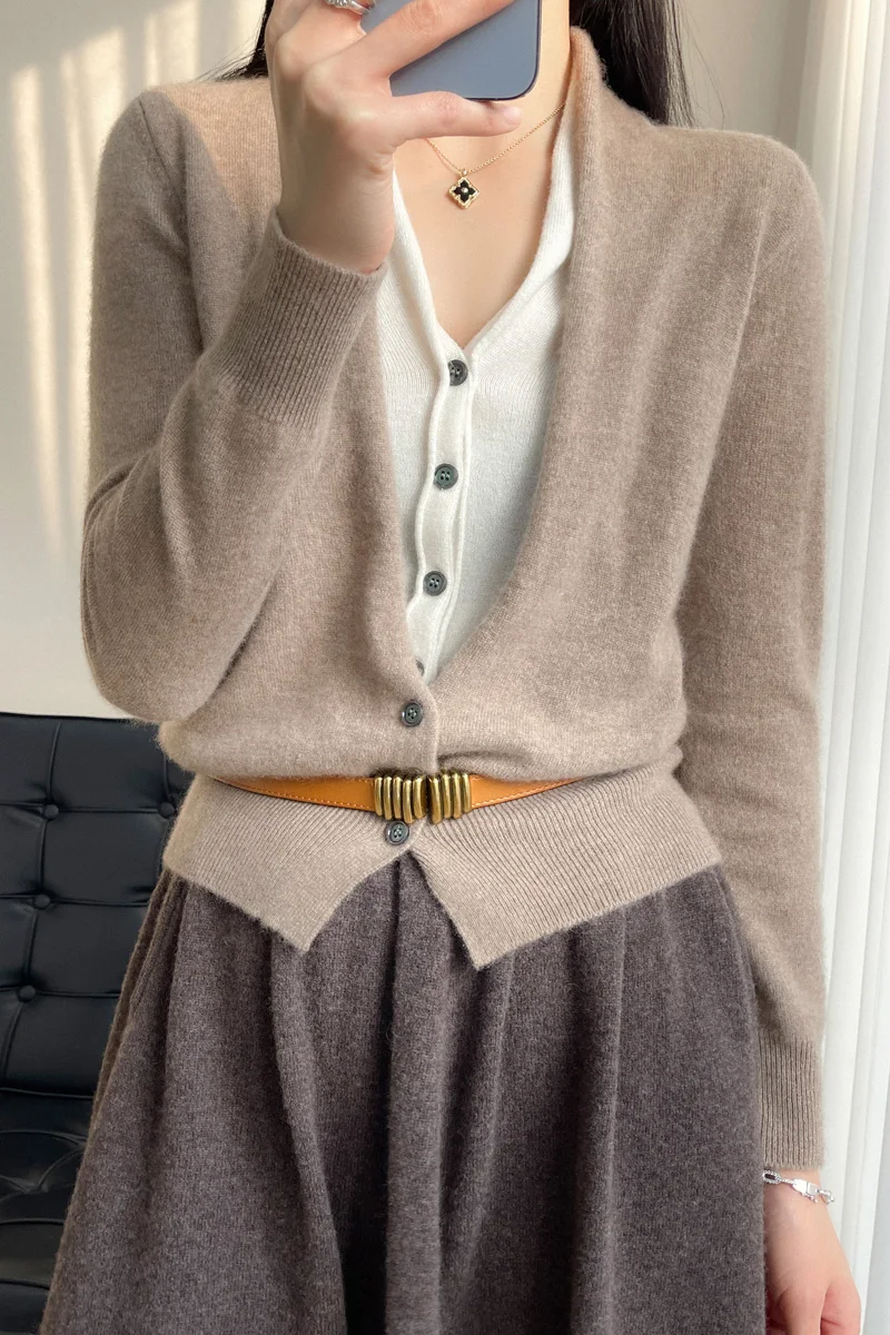 

2023 Spring and Autumn New Women's Casual Fashion Splice Versatile 100% High Quality Wool Button Fashion Cardigan Sweater