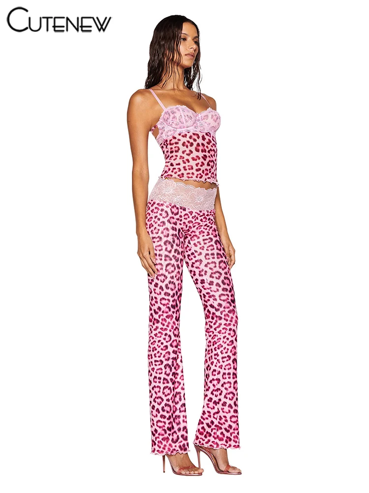 Conjunto de dos piezas de encaje con retazos para mujer, camisola sexy estilo hipster con tirantes finos y pantalones ajustados de cintura alta, ropa femenina