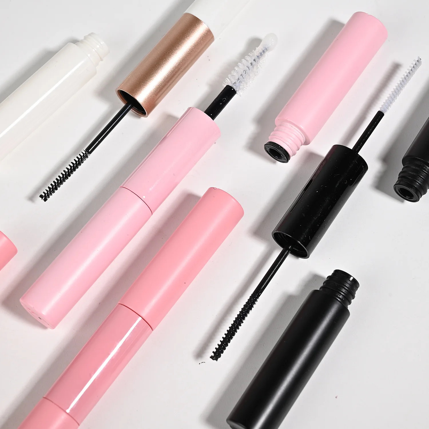 Lash Glue 1pcs False EyeLash Clusters 2 in 1 Bond and Seal DIY 4 ML Lasting Waterproof Tasteless Clean