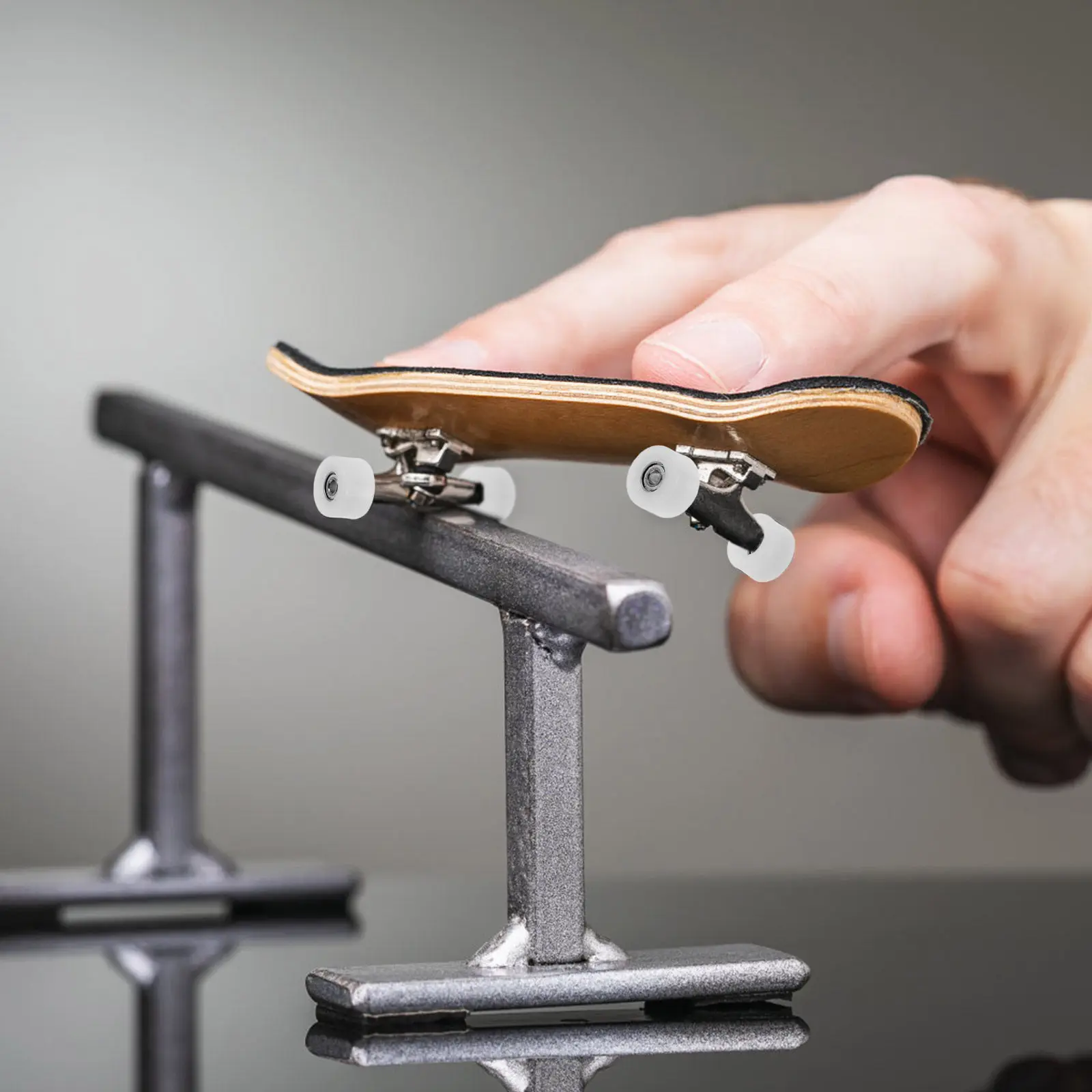 4개의 전문가용 핑거 스케이트보드 휠, 고속 베어링, 간편 교체, 정밀한 안정성, 생동감 넘치는 미적 디자인