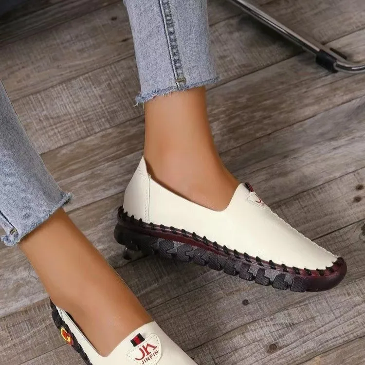 Hollow Out Fashion New Flat Beach Shoes Comfortable All-match Plate-size Sandals for Women