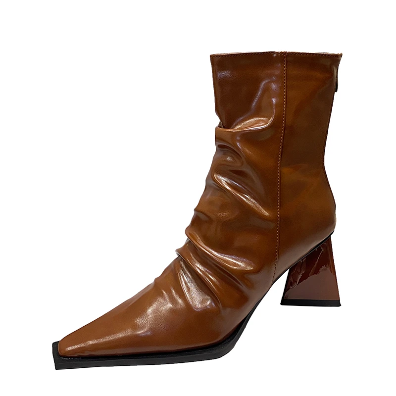 2023 Autumn/Winter New British Style Pointed Patent Leather Pleated Back Zipper Thick High Heel Mid Barrel Short Boots Zapatos