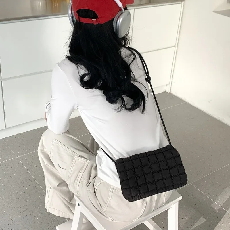 New Puff Single Shoulder Small Square Bag Fashionable Plaid Crossbody Bag Creative and Niche Design Flip Style Cloud