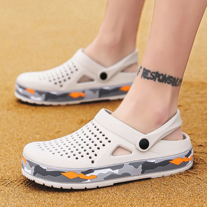 

2023 Summer Men's Camo Hole Shoes EVA Breathable and Comfortable Men's Sandals Beach Slippers Men's Slides Yeazy Luxury Sandals
