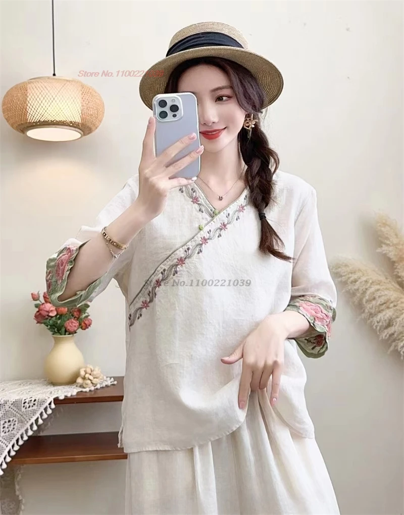 

Китайская традиционная блузка 2024, улучшенная льняная блузка с V-образным вырезом и вышивкой в национальном стиле, свободная блузка в Восточном этническом стиле, 100%