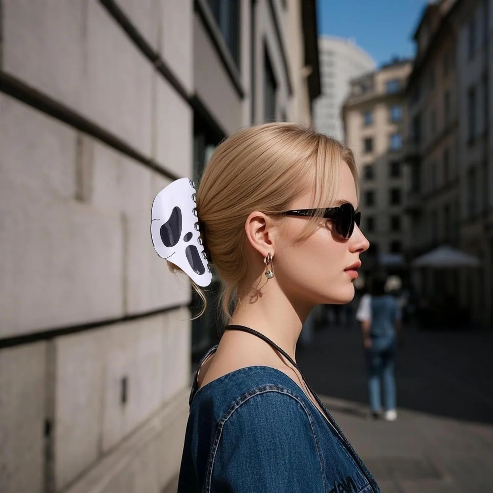 1PC Skull - Shaped Hair Claw Clip, Ghost Face Design, Fun Halloween Hair Accessory for Women