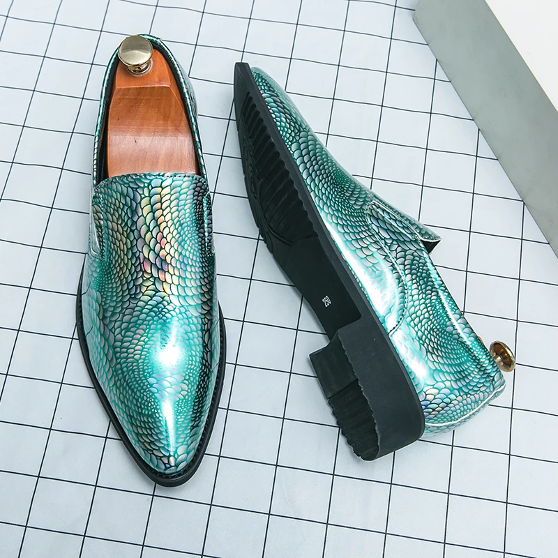 Fashion Loafers Men Shoes Green Business Casual Moccasins Pointed Toe Patent Leather Gentleman Dress Shoes Slip-On Leather