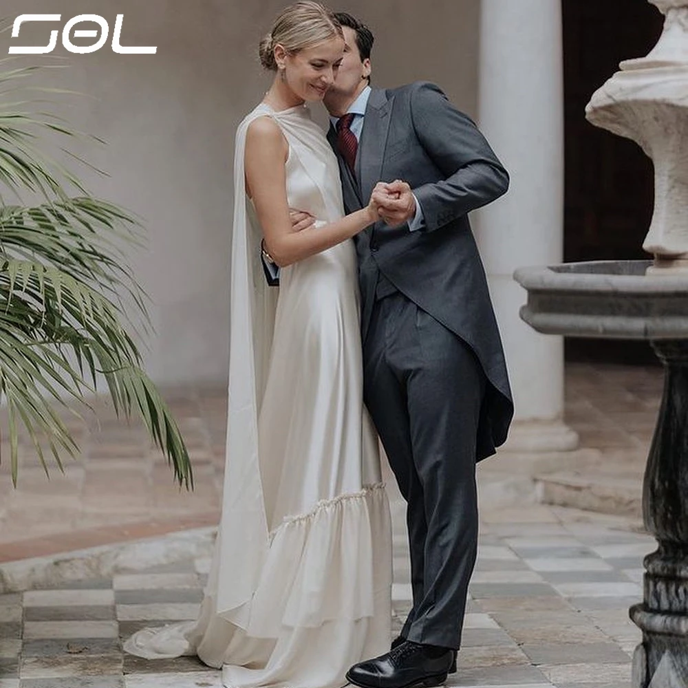 Женское атласное платье на тонких бретельках