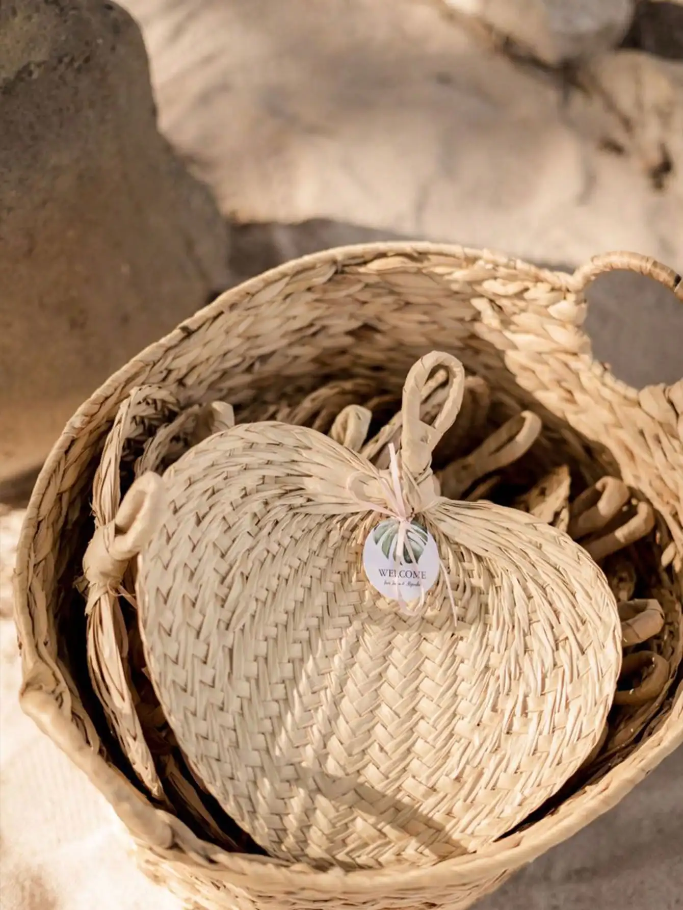 Handfächer aus natürlichem Bast, Palmblatt-Handfächer, Buri-Fächer, Brautgeschenke, tropisches Sommer-Themen-Hochzeitsbevorzugungsfächer für den Außenbereich – Detail 7